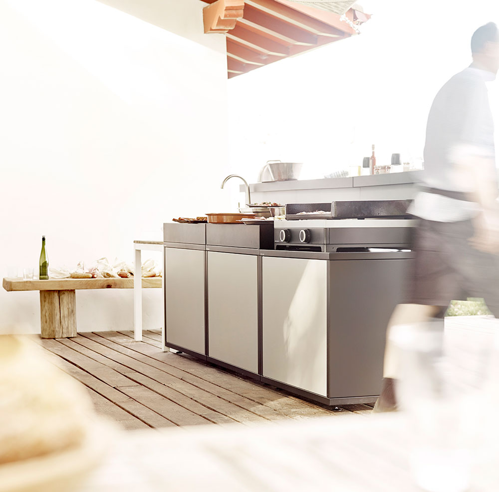 Cuisine-pour-plancha-design-acier-forge-adour