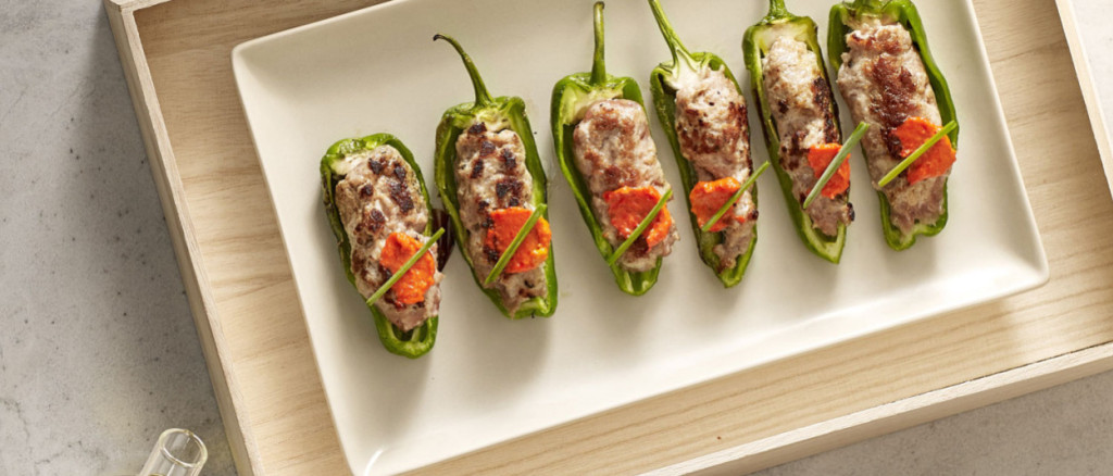 Gernika Peperoni gefüllt und seinem Piquillo Paprika-Coulis