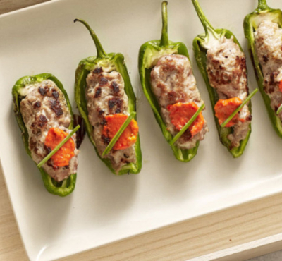 Gernika Peperoni gefüllt und seinem Piquillo Paprika-Coulis